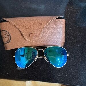 Ray Ban Aviator classic polarized sunglasses.